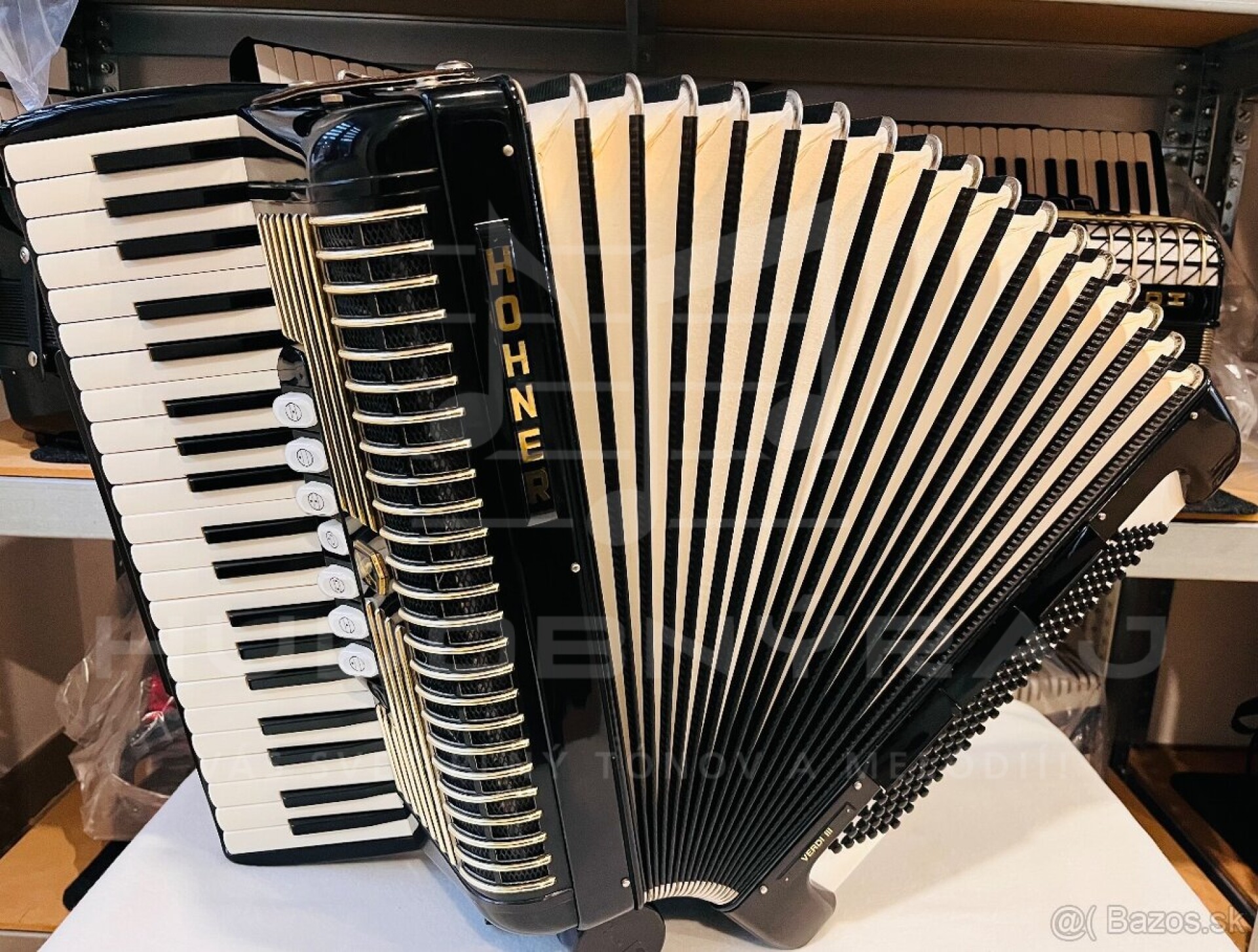 Predám akordeón HOHNER Verdi III 120 basový