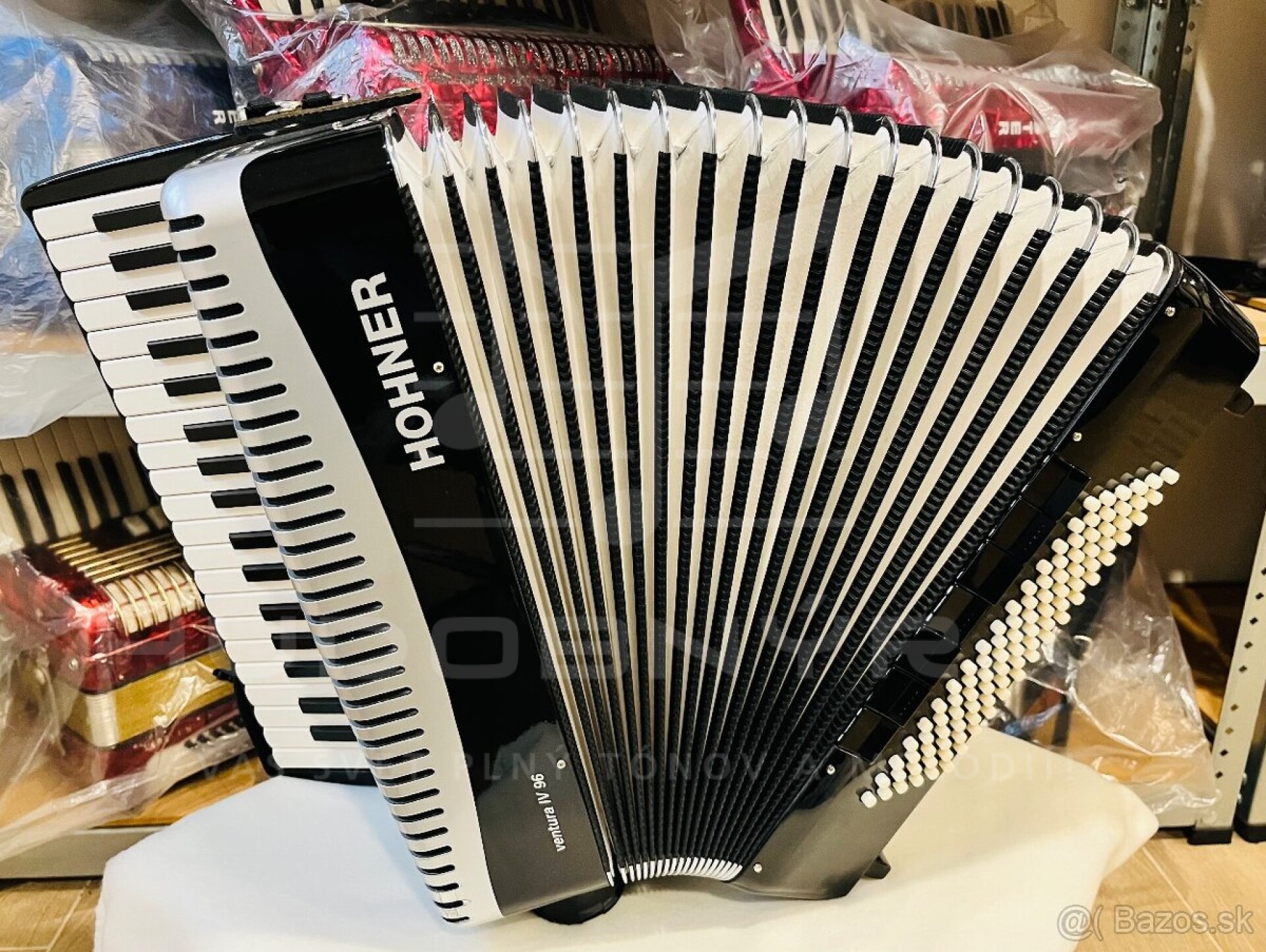 Akordeón HOHNER VENTURA IV 96 BAS- špičkový akordeón- pre náročných!!!