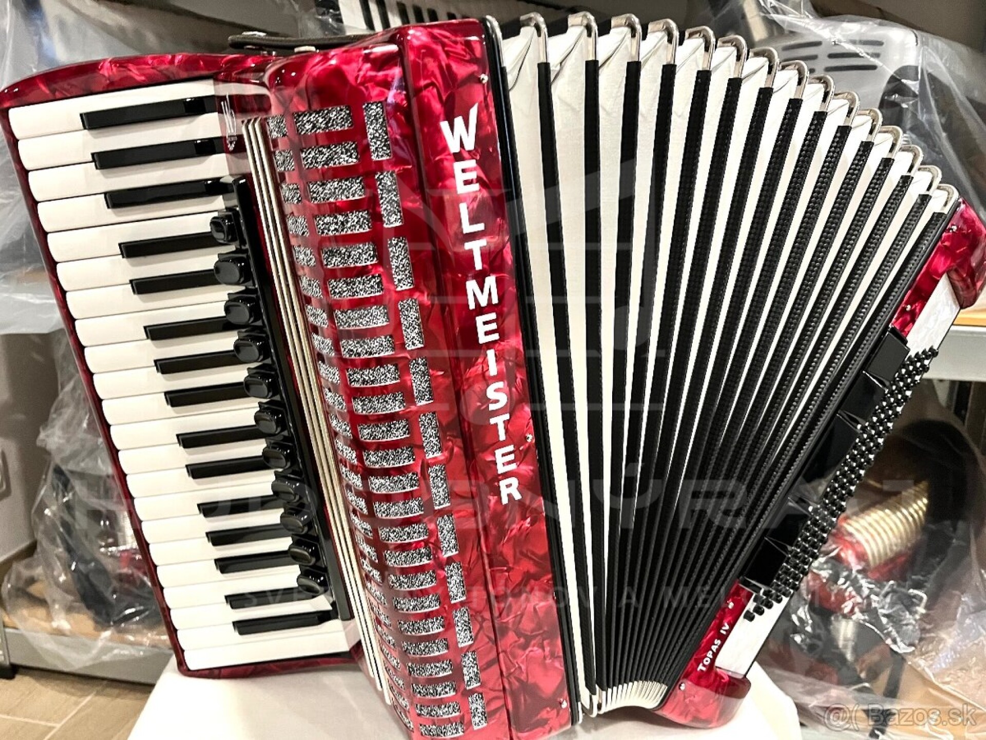Predám špičkový akordeón Weltmeister Topas IV 96 basový- NAJNOVŠÍ MODEL!!!