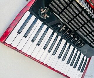 NA OBJEDNÁVKU-Nový akordeón BELTUNICA VIVALDI 80 basový- červenej farby