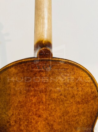 Krásne husle, 4/4 husle: "Y.G.Y", model Antonio Stradivari.