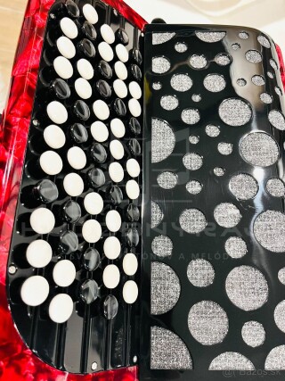 Nový akordeón Beltunica- chromaticky B Griff -72 BASOVÝ- červenej farby