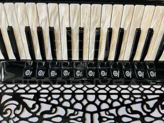 Predám profesionálny akordeón Borsini Wienna 374- 96 basový