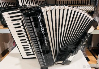 Predám akordeón Weltmeister TOPAS 96, používaný v zánovnom stave.