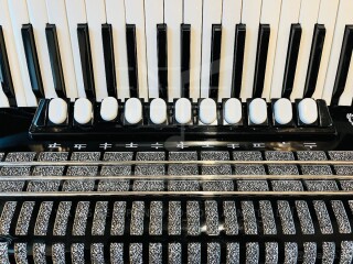 Predám akordeón WELTMEISTERS SAPHIR 120 BASOVÝ