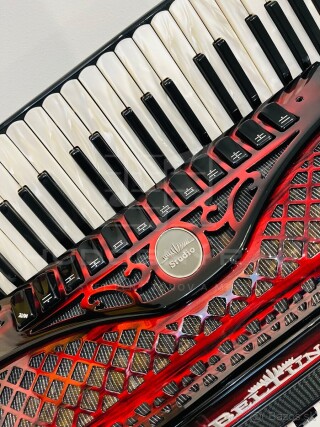 NA OBJEDNÁVKU- Predám nový akordeón BETLUNA IV 120 STUDIO- akordeón pre profesionálov