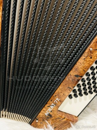 AKORDEÓN WELTMEISTER Achat 72 BASOVÝ- Top zvuk